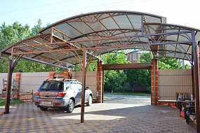 Навес для двух автомобилей 6,5*8*2,2 м из поликарбоната