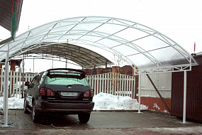 Навес для двух автомобилей 6,6*8,4*2,2 м из поликарбоната